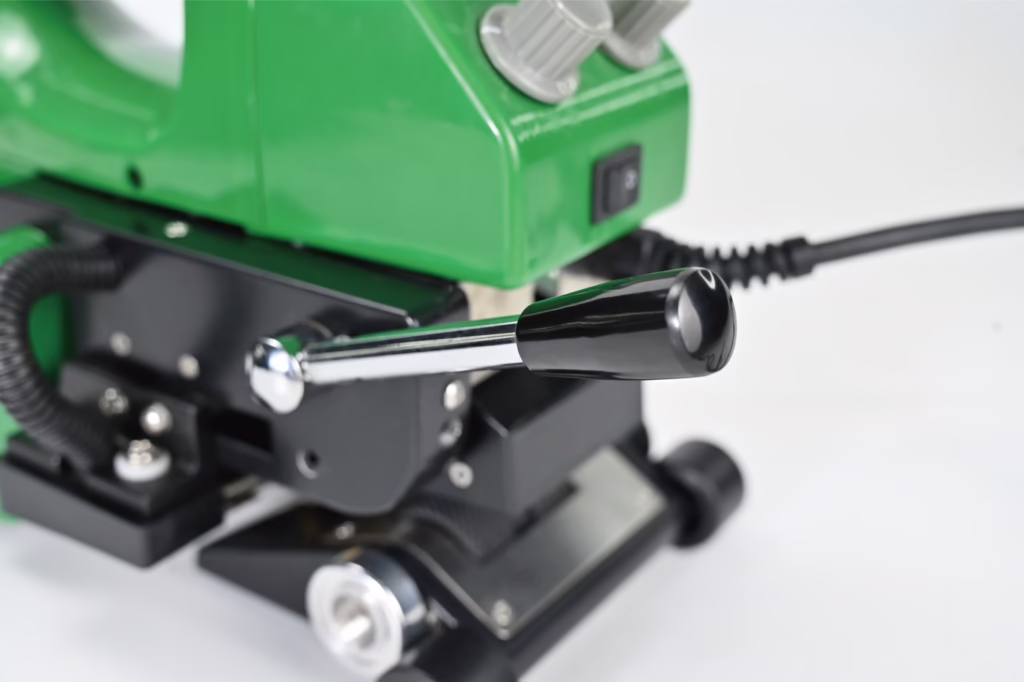 Máy hàn bạt HDPE BT810 nhìn từ bên hông