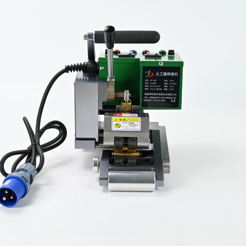 Máy hàn bạt lót hồ chứa nước BT900